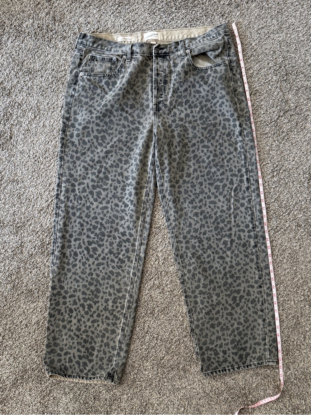 Women's Mid-Rise 90's Baggy Jeans - Universal Thread Light Beige Leopard Print